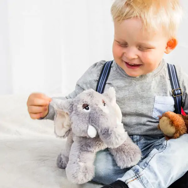 Bébé et sa bouillotte peluche, photo par Warmies