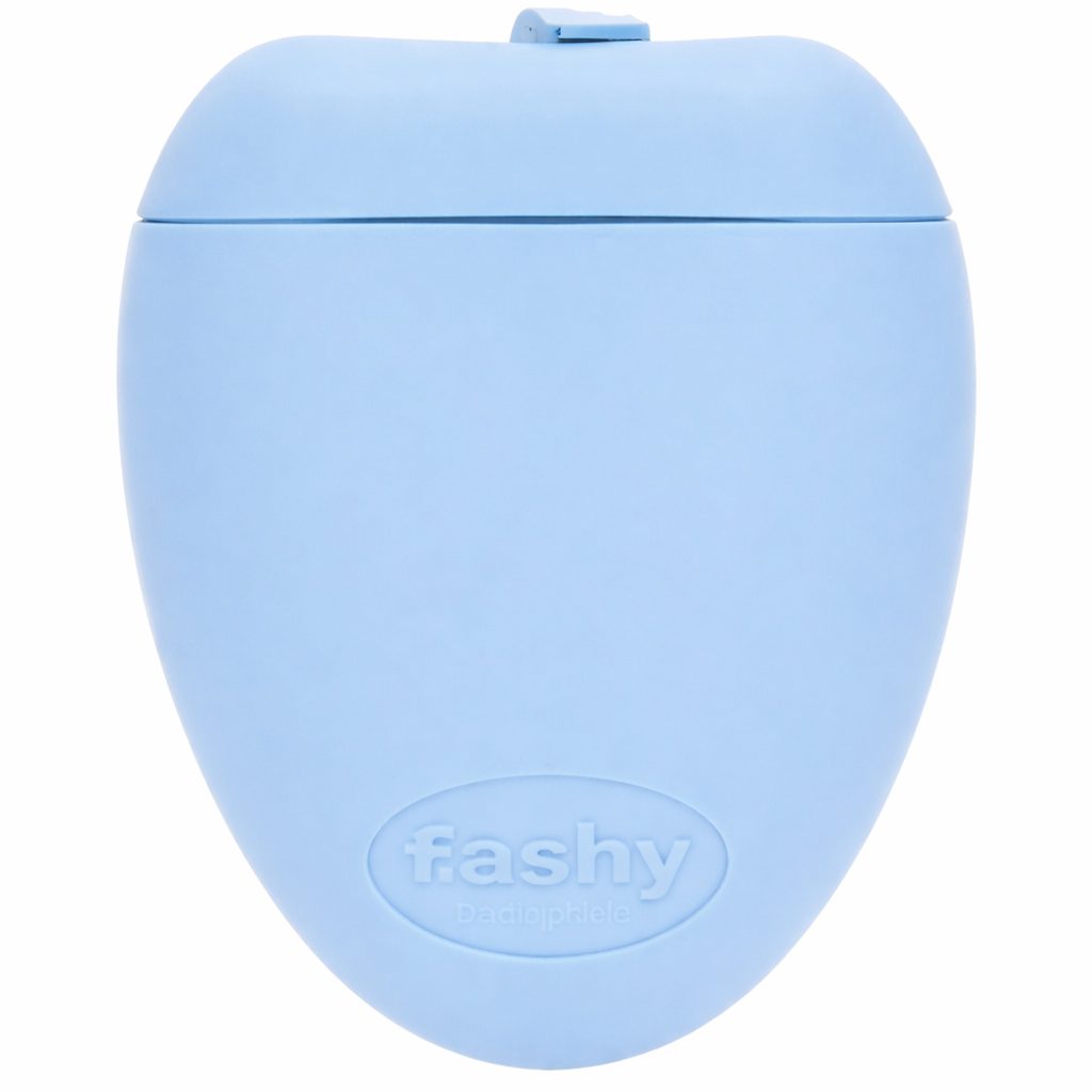 Bouillotte galet bleu clair Fashy en PVC, idéale pour soulager les douleurs et apporter de la chaleur